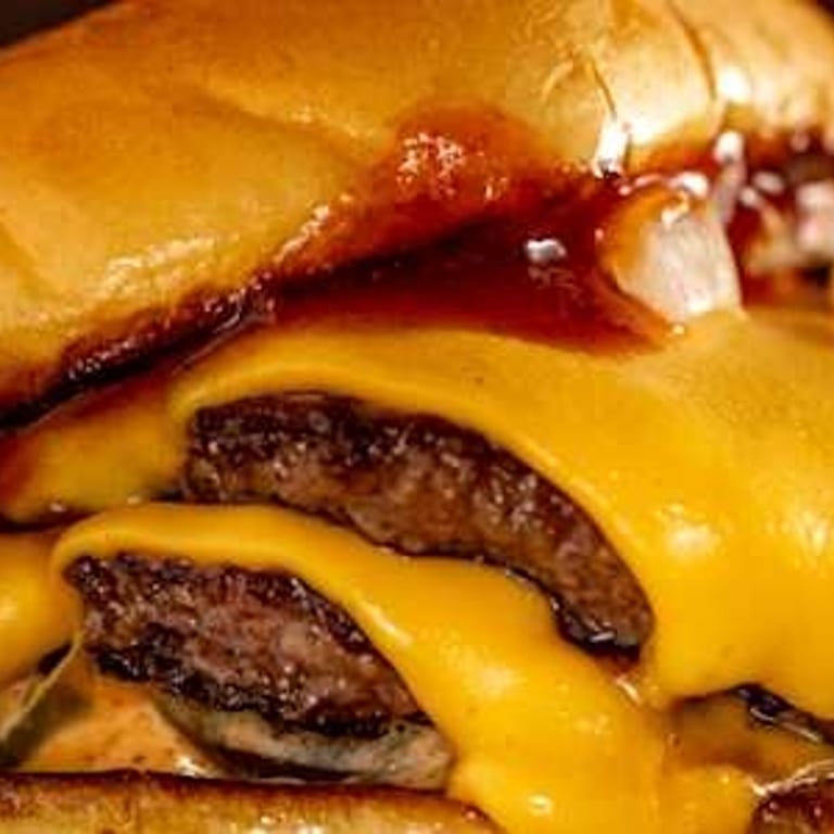 Fast Food Delivery: Burgers, American Favorites